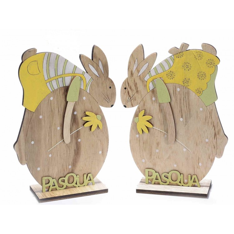 Coniglio su uovo di pasqua in legno