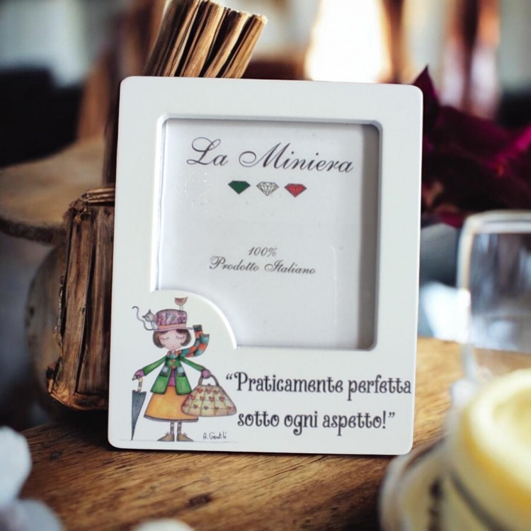 Portafoto Illustrato “Praticamente perfetta” – cm 9x11