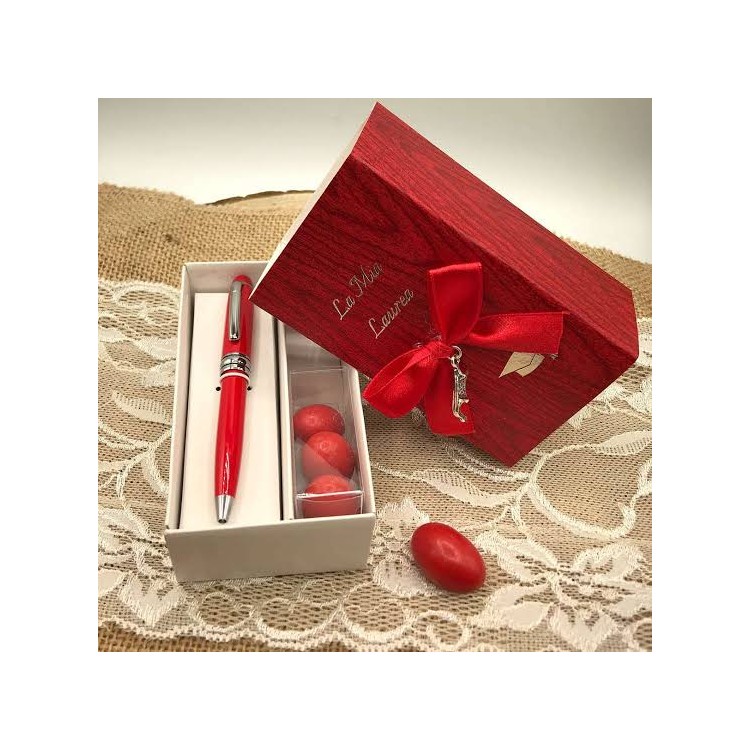 Bomboniera Laurea con Penna Midi Rossa – Confezione Elegante a Tema