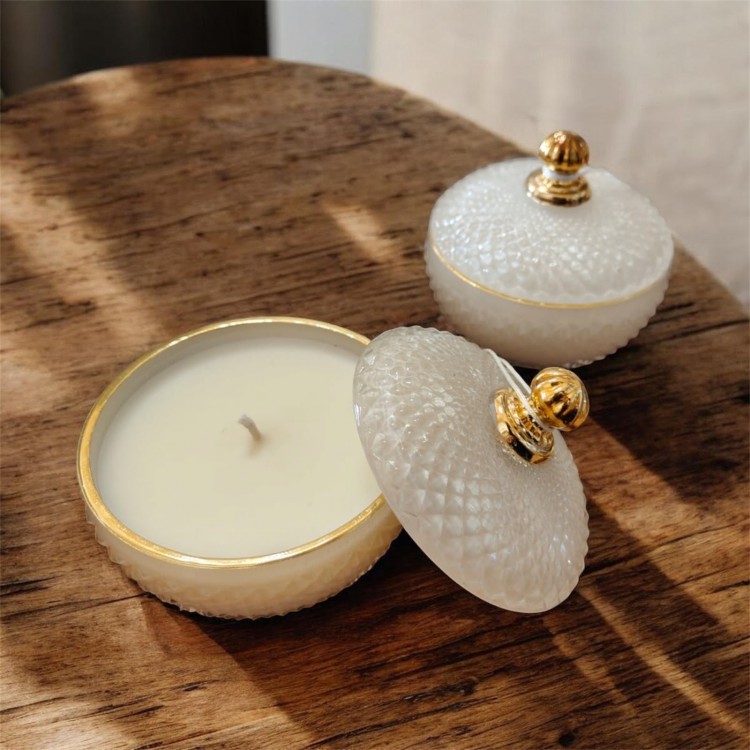 Candela Profumata Royal Gift in Contenitore con Coperchio – Colori Assortiti Bianco/Ecrù